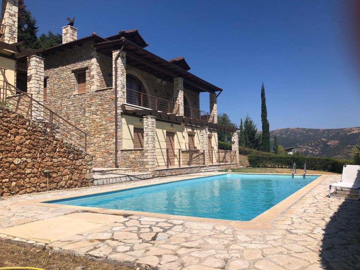 Luxurious Maisonette In The Countryside With A Pool カラブリタ エクステリア 写真