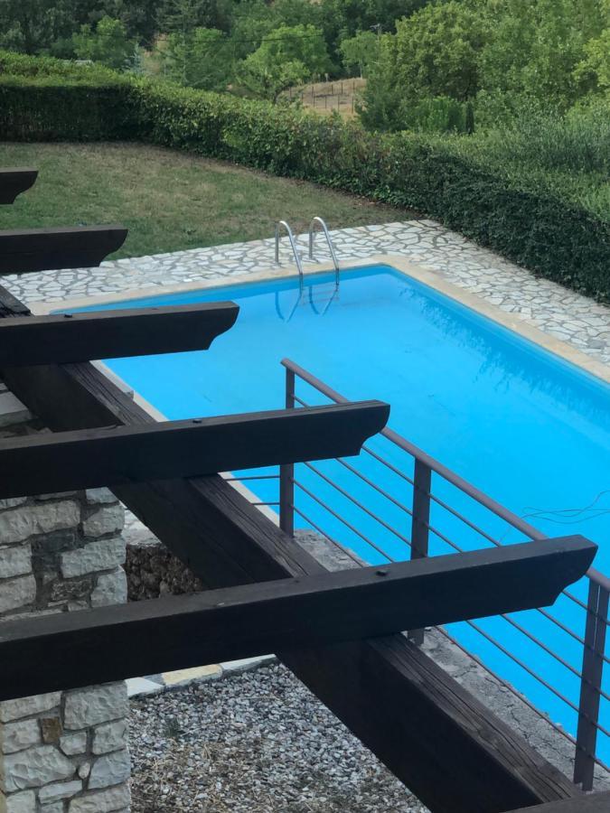 Luxurious Maisonette In The Countryside With A Pool カラブリタ エクステリア 写真