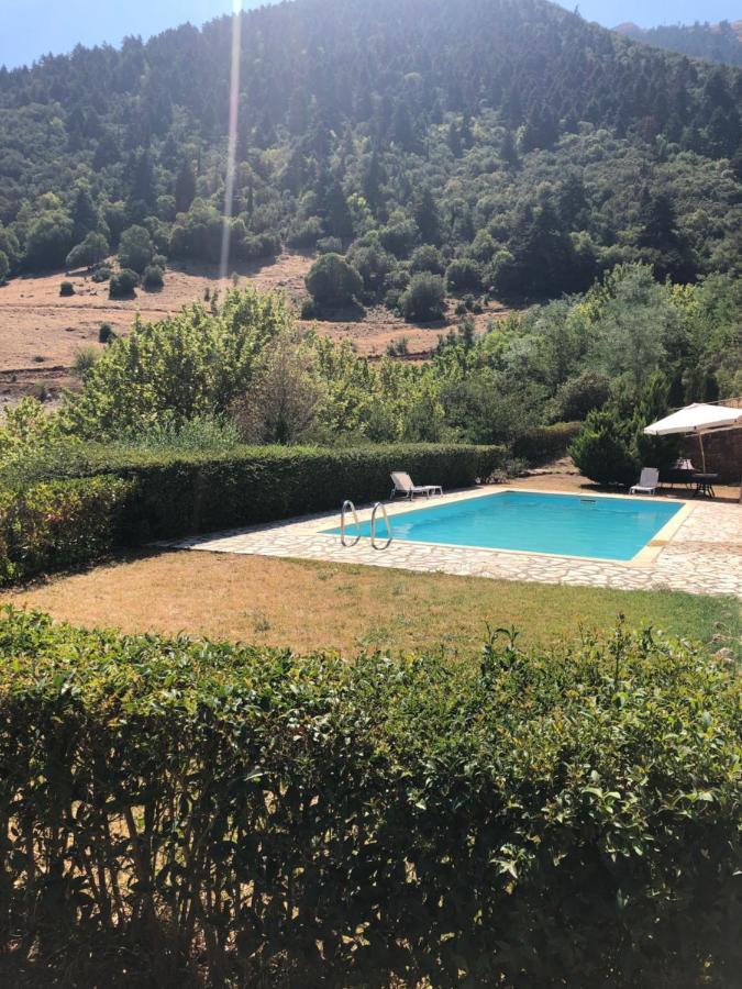 Luxurious Maisonette In The Countryside With A Pool カラブリタ エクステリア 写真