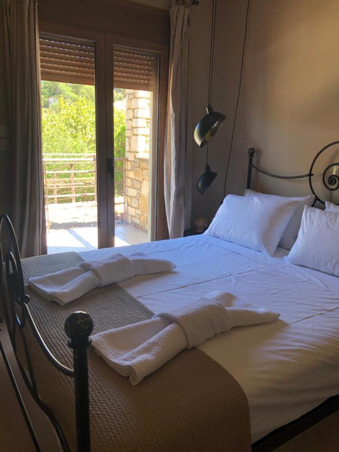 Luxurious Maisonette In The Countryside With A Pool カラブリタ エクステリア 写真