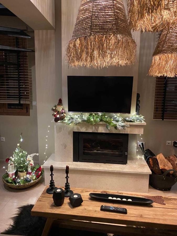 Luxurious Maisonette In The Countryside With A Pool カラブリタ エクステリア 写真